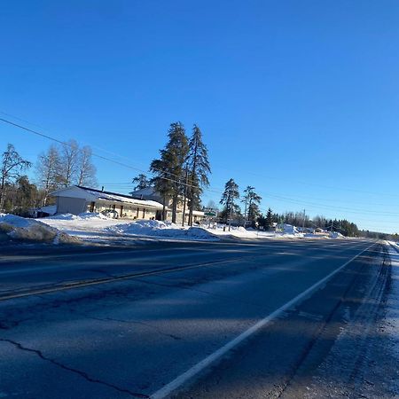 Pine Ridge Motel Тимминс Экстерьер фото