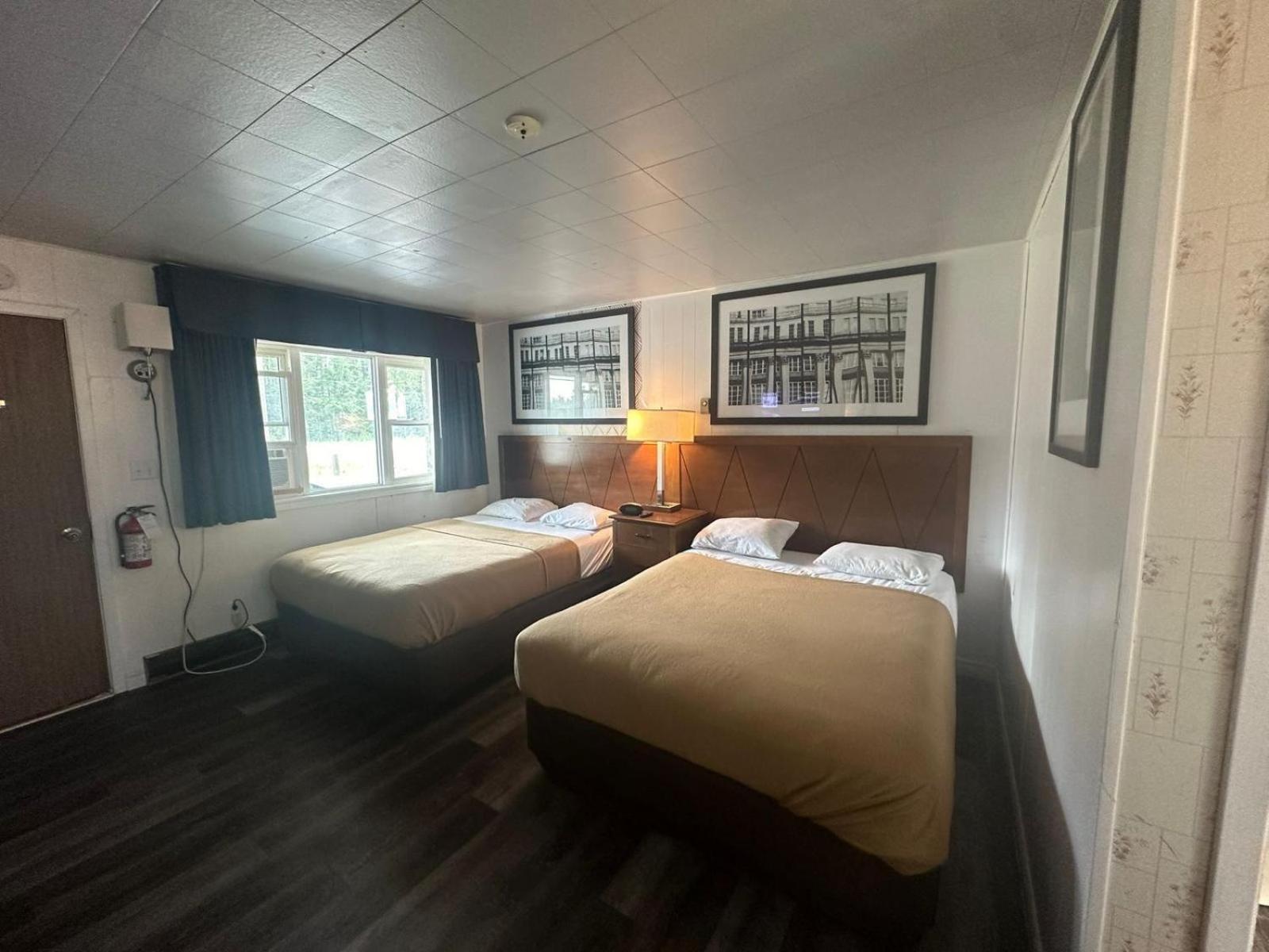 Pine Ridge Motel Тимминс Экстерьер фото