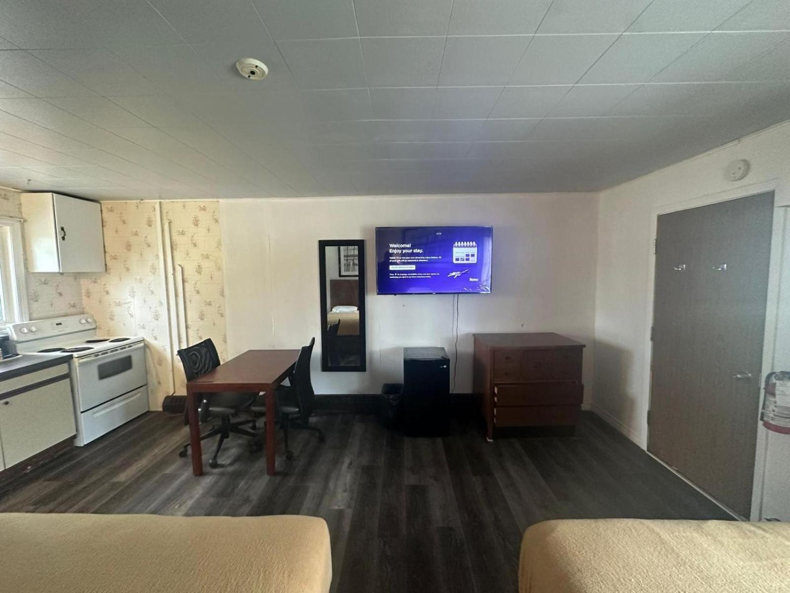 Pine Ridge Motel Тимминс Экстерьер фото