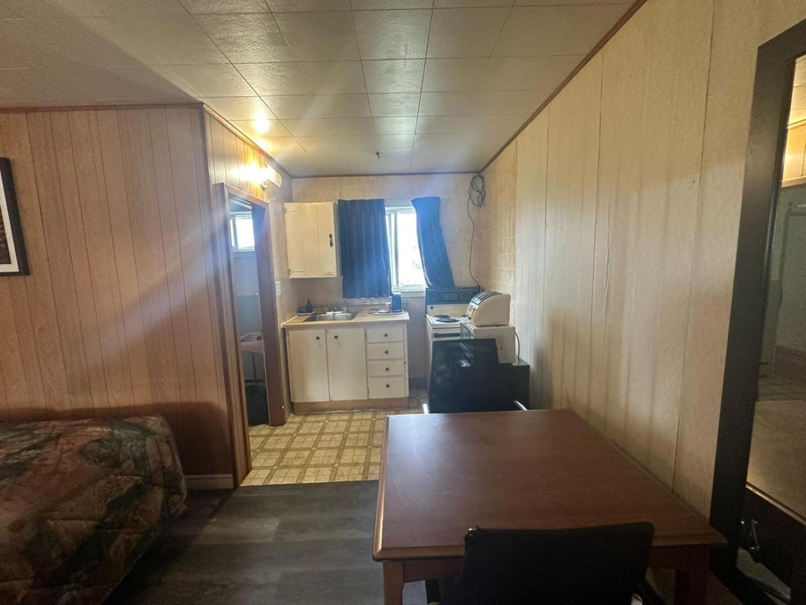 Pine Ridge Motel Тимминс Экстерьер фото