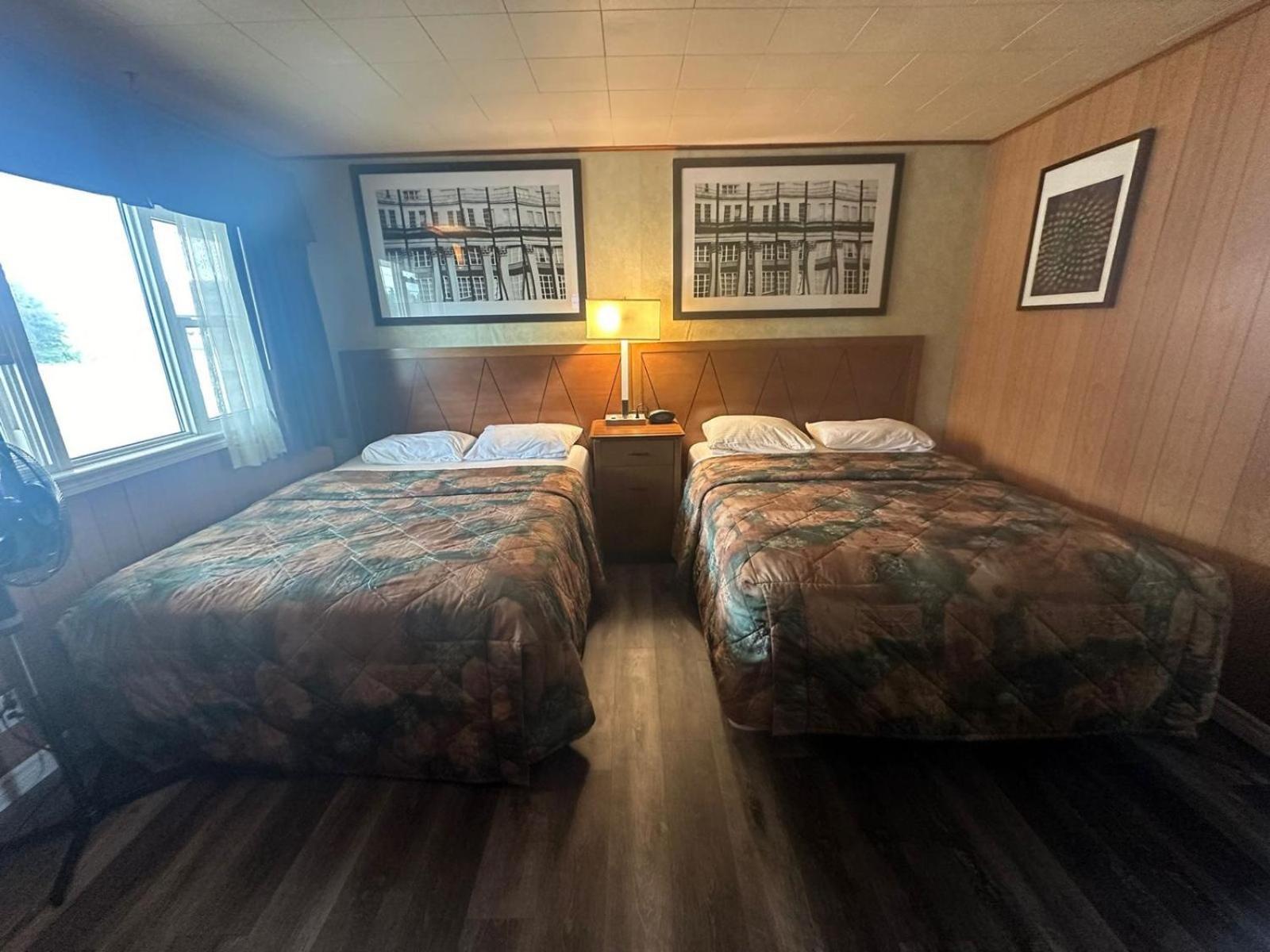 Pine Ridge Motel Тимминс Экстерьер фото