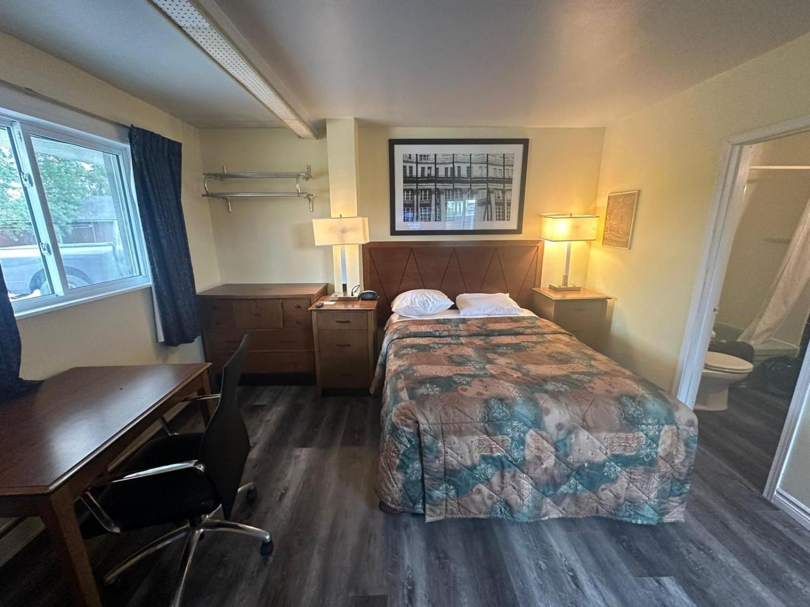 Pine Ridge Motel Тимминс Экстерьер фото