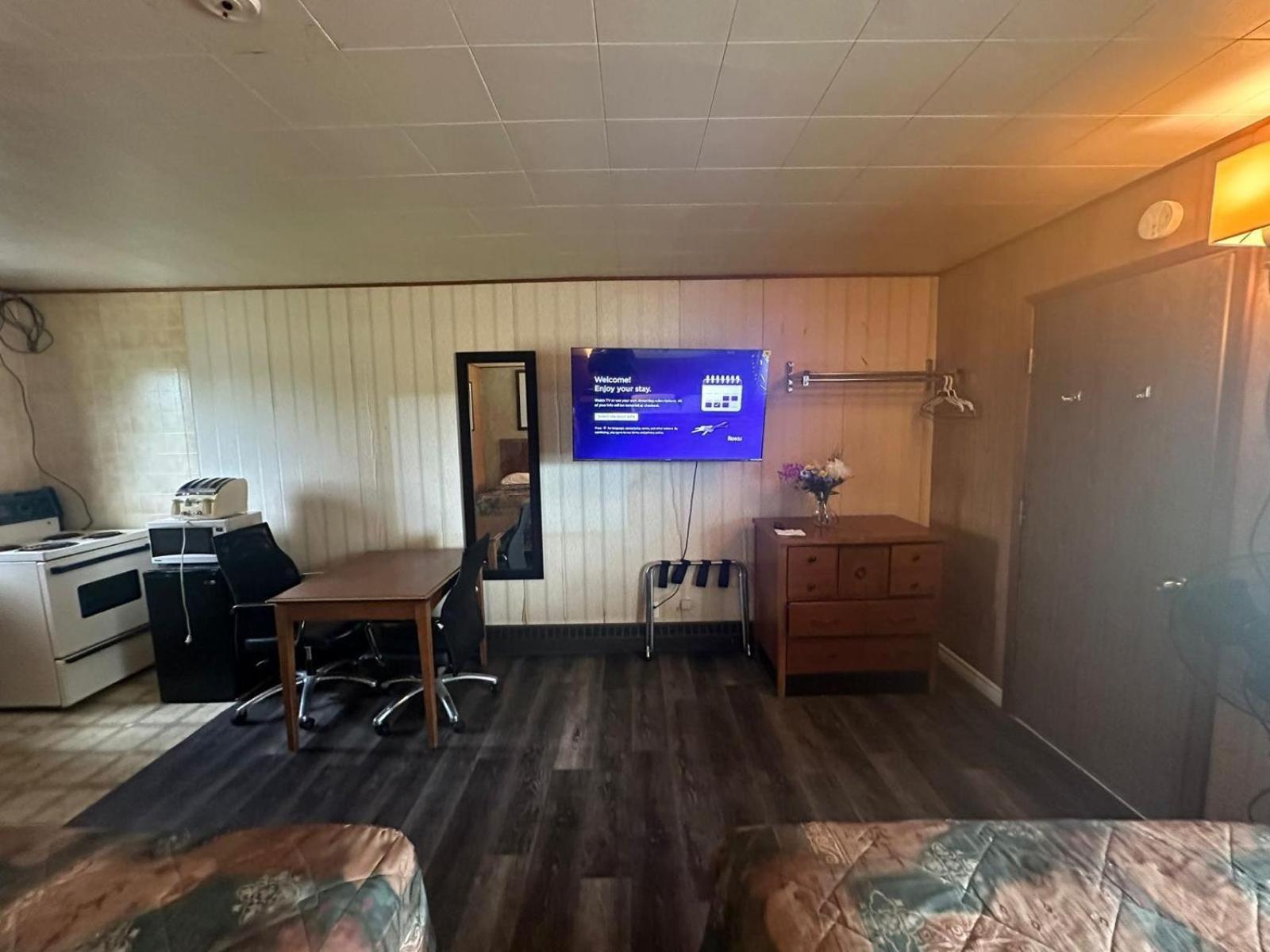 Pine Ridge Motel Тимминс Экстерьер фото