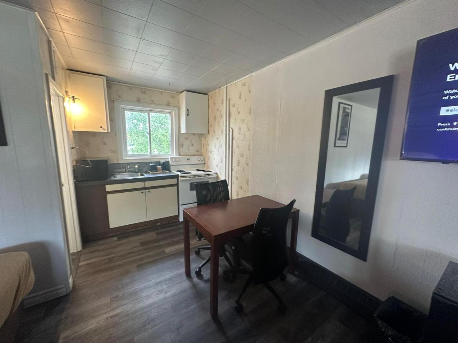 Pine Ridge Motel Тимминс Экстерьер фото