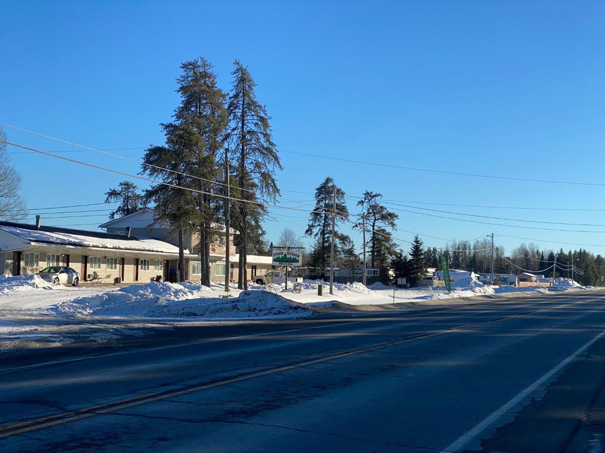 Pine Ridge Motel Тимминс Экстерьер фото
