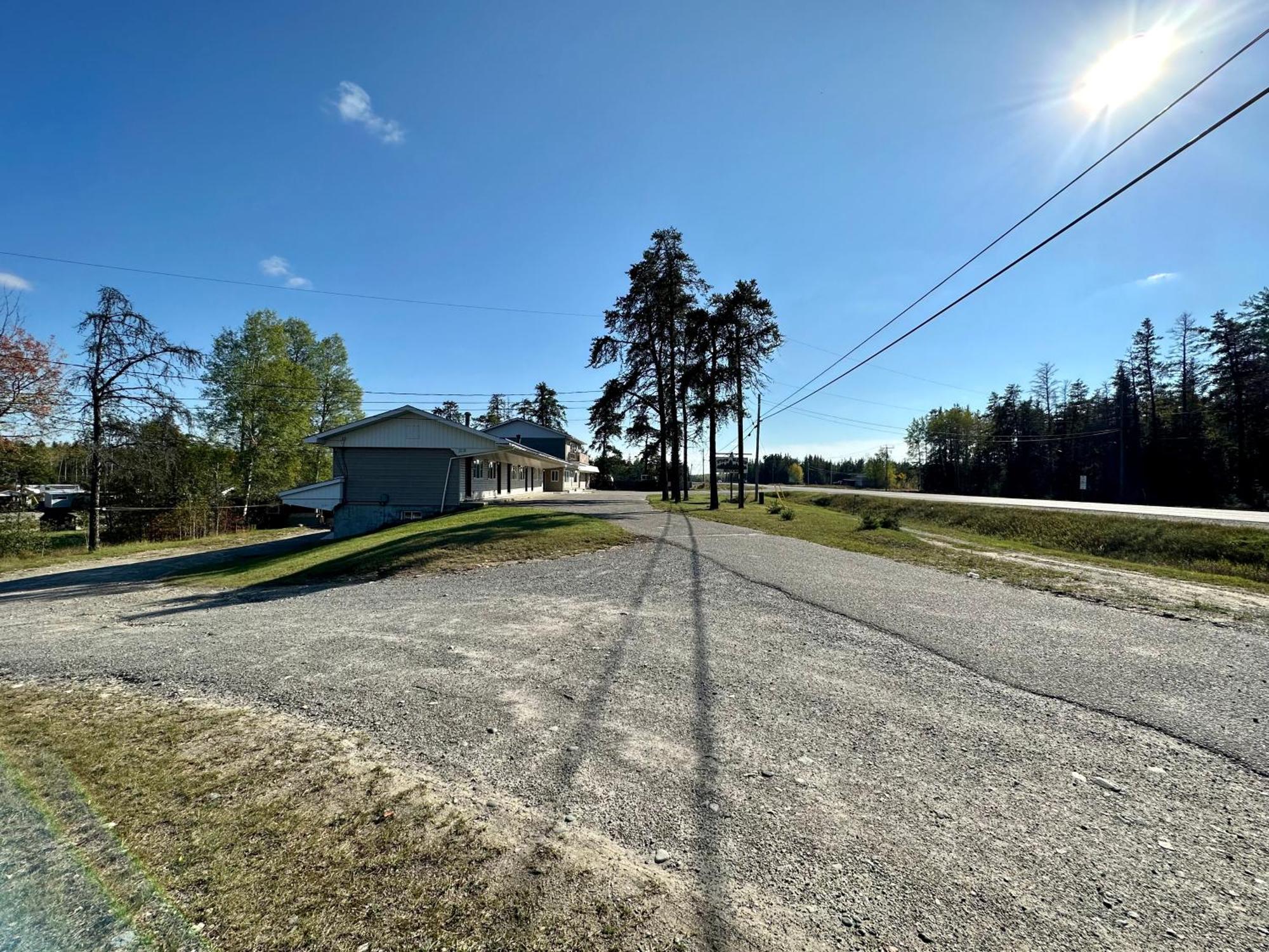 Pine Ridge Motel Тимминс Экстерьер фото