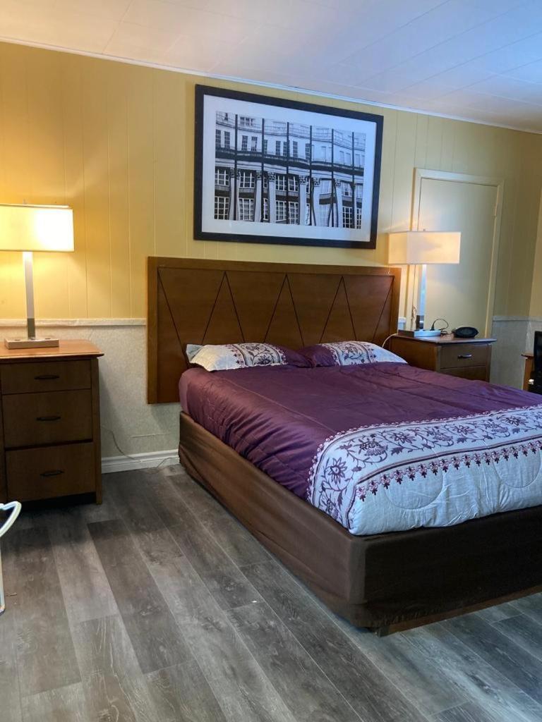 Pine Ridge Motel Тимминс Экстерьер фото